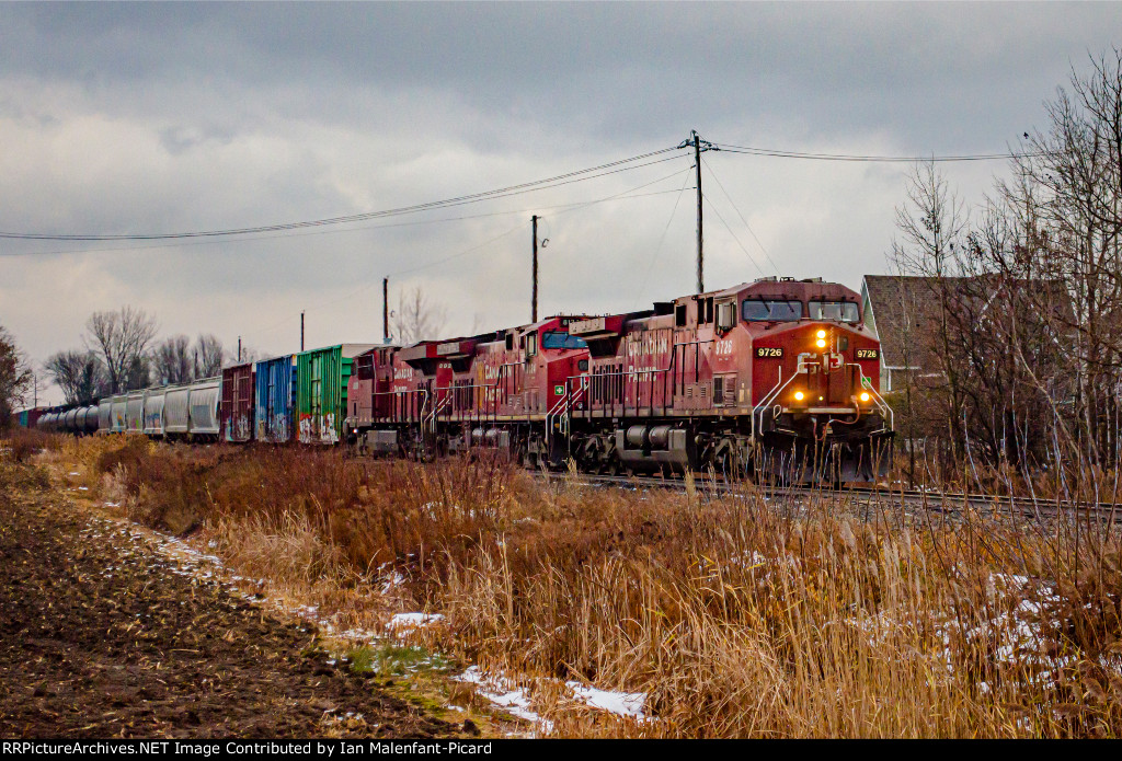 CP 9726 leads a westbound manifest out of St Jean